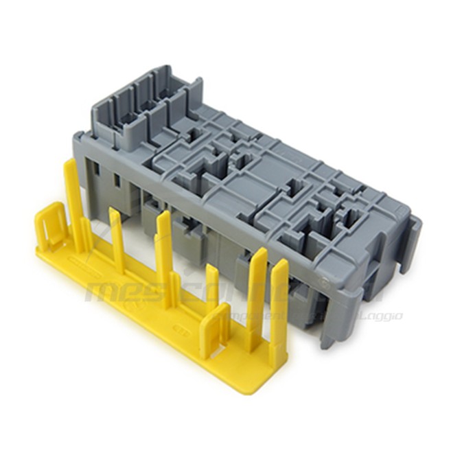 modulo MTA per 4 fusibili MINI + 2 MINI RELE' (terminali f280 - f630)